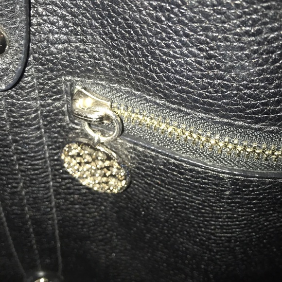 Coach Hobo. SALE 6 HOUR PRICE FIRM - Picture 4 of 5